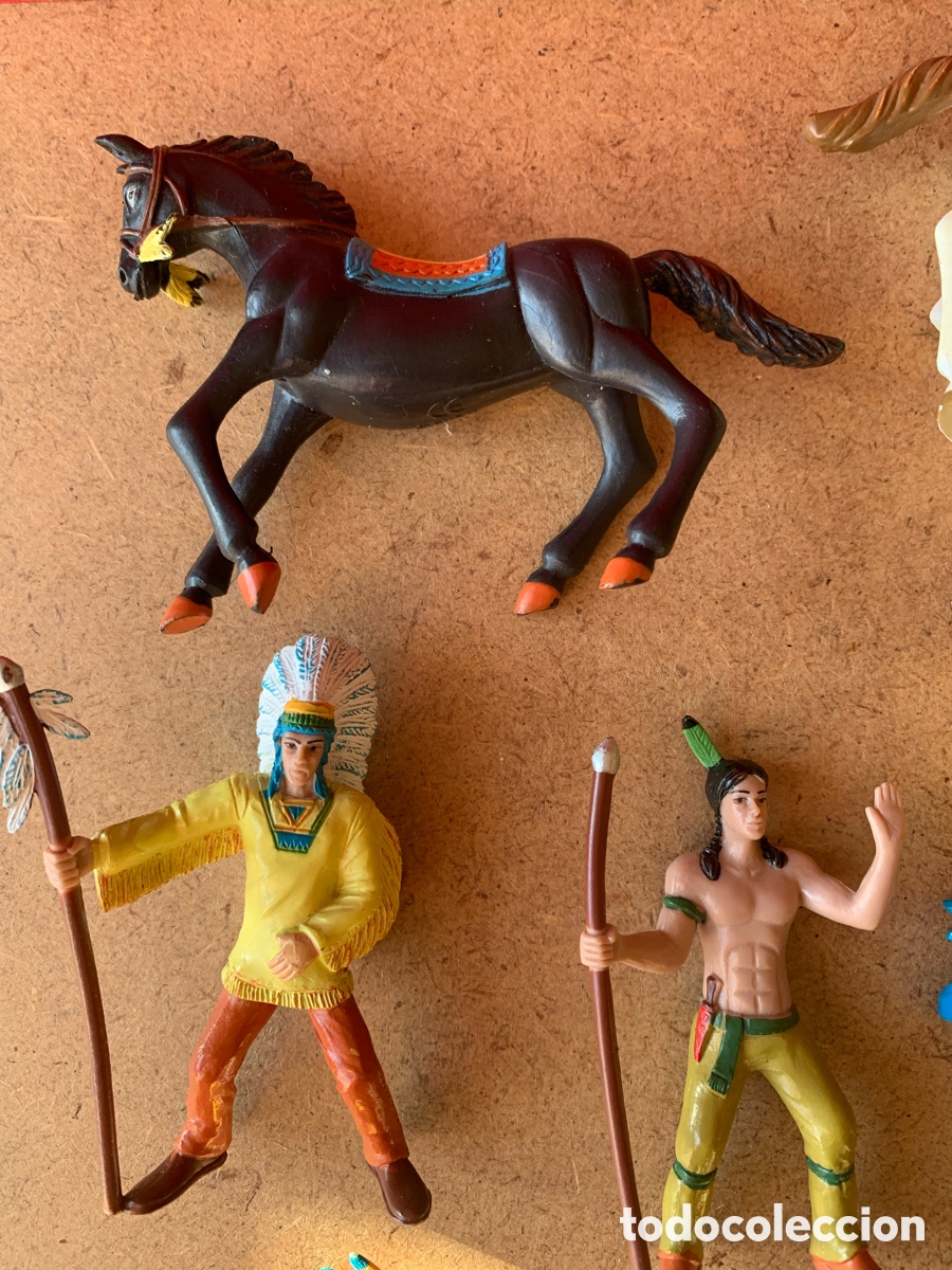 Figuras de goma y PVC: LOTE DE 8 FIGURAS DE INDIOS. - Foto 2