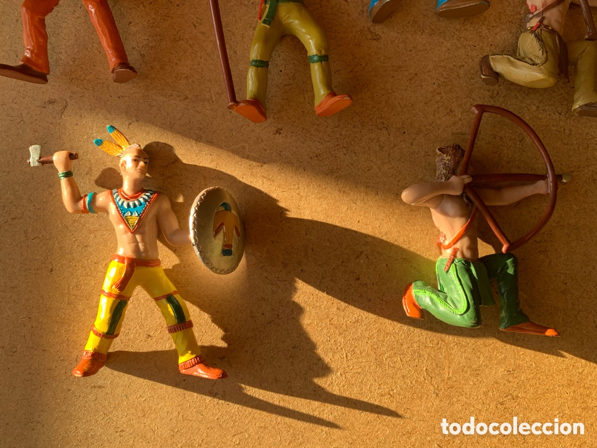 Figuras de goma y PVC: LOTE DE 8 FIGURAS DE INDIOS. - Foto 4