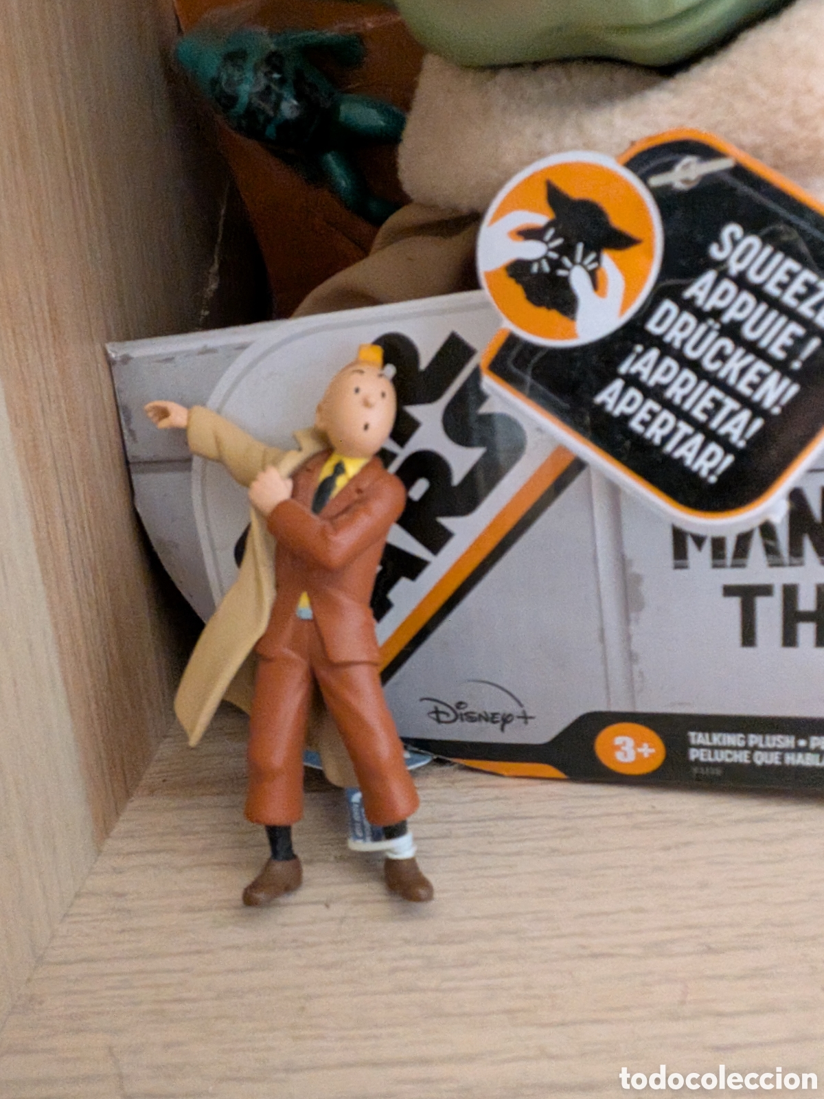 Figuras de Goma y PVC: Figura TINT&Iacute;N con Gabardina - Colecci&oacute;n Oficial Herg&eacute; / Moulinsart