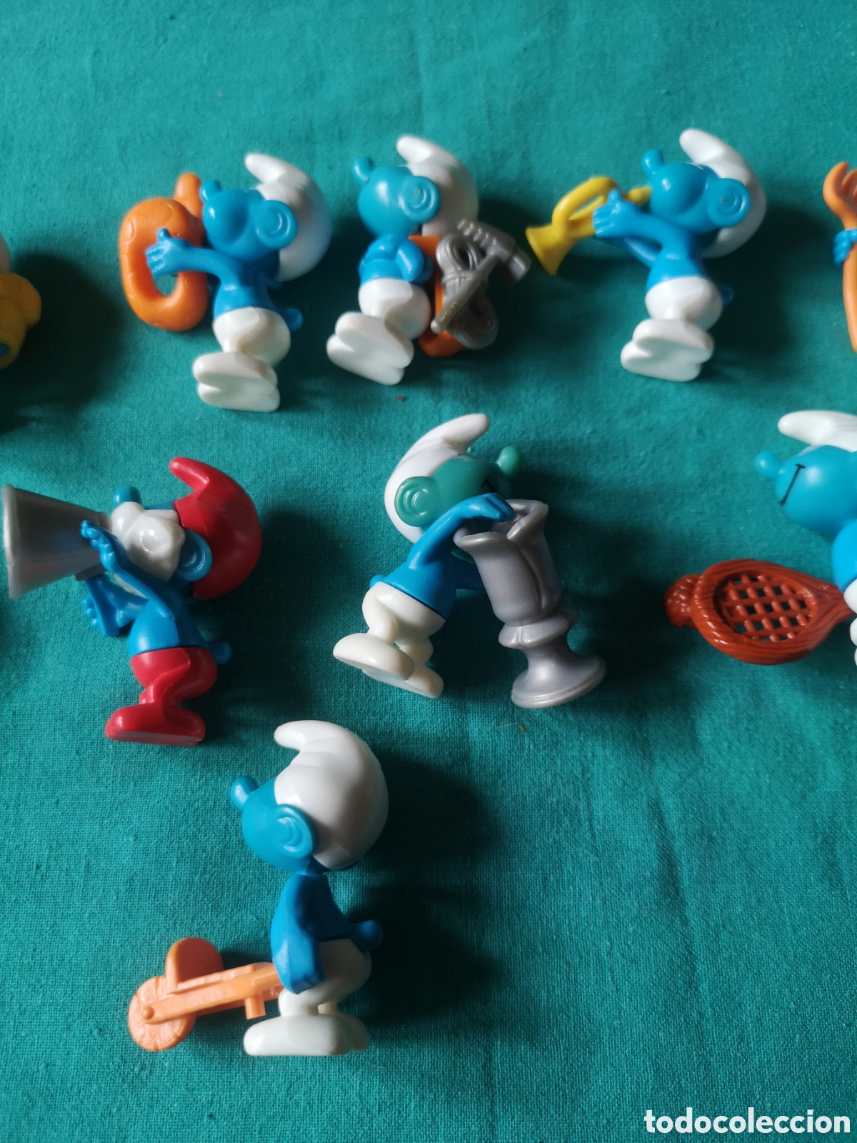 Figuras de goma Kinder: Lote de mu&ntilde;ecos kinder pitufos - Foto 3
