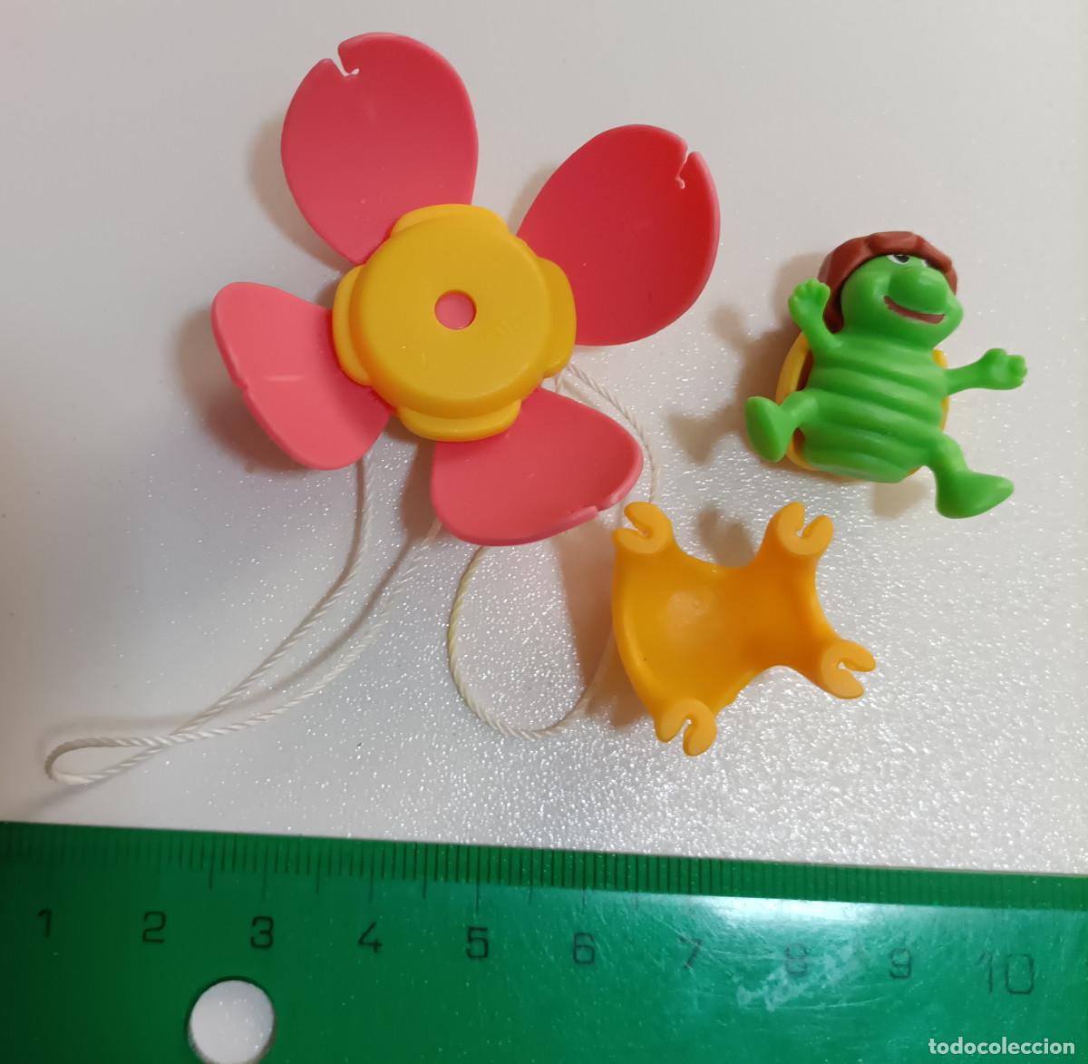 Figuras de Goma Kinder: bichito bicho paracaidas kinder montable antiguo figurita miniatura mini insecto colgante k01 01