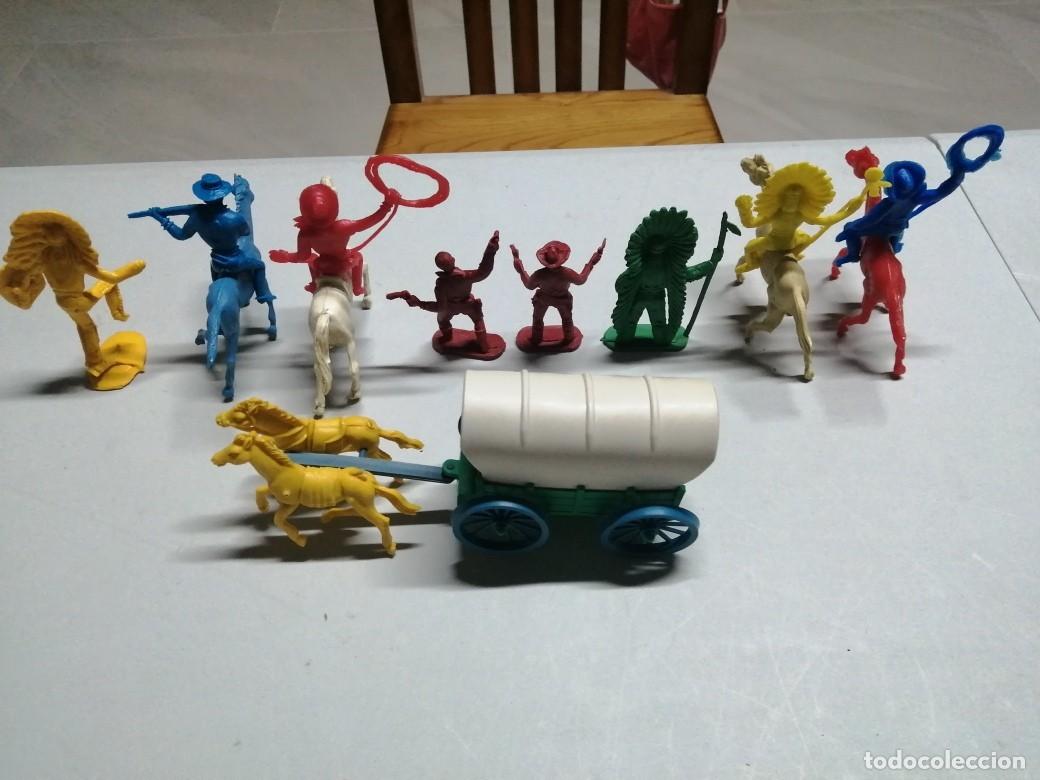 Figuras de goma y PVC: LOTE VAQUEROS E INDIOS (COMANSI, REIGON, SOTORRES, LAFREDO) - Foto 2