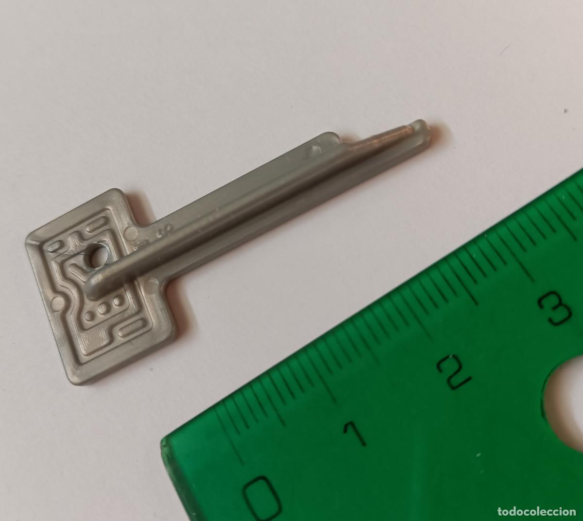Figuras de goma Kinder: kinder k00 00 llave micro chip microchip de telefono - Foto 1