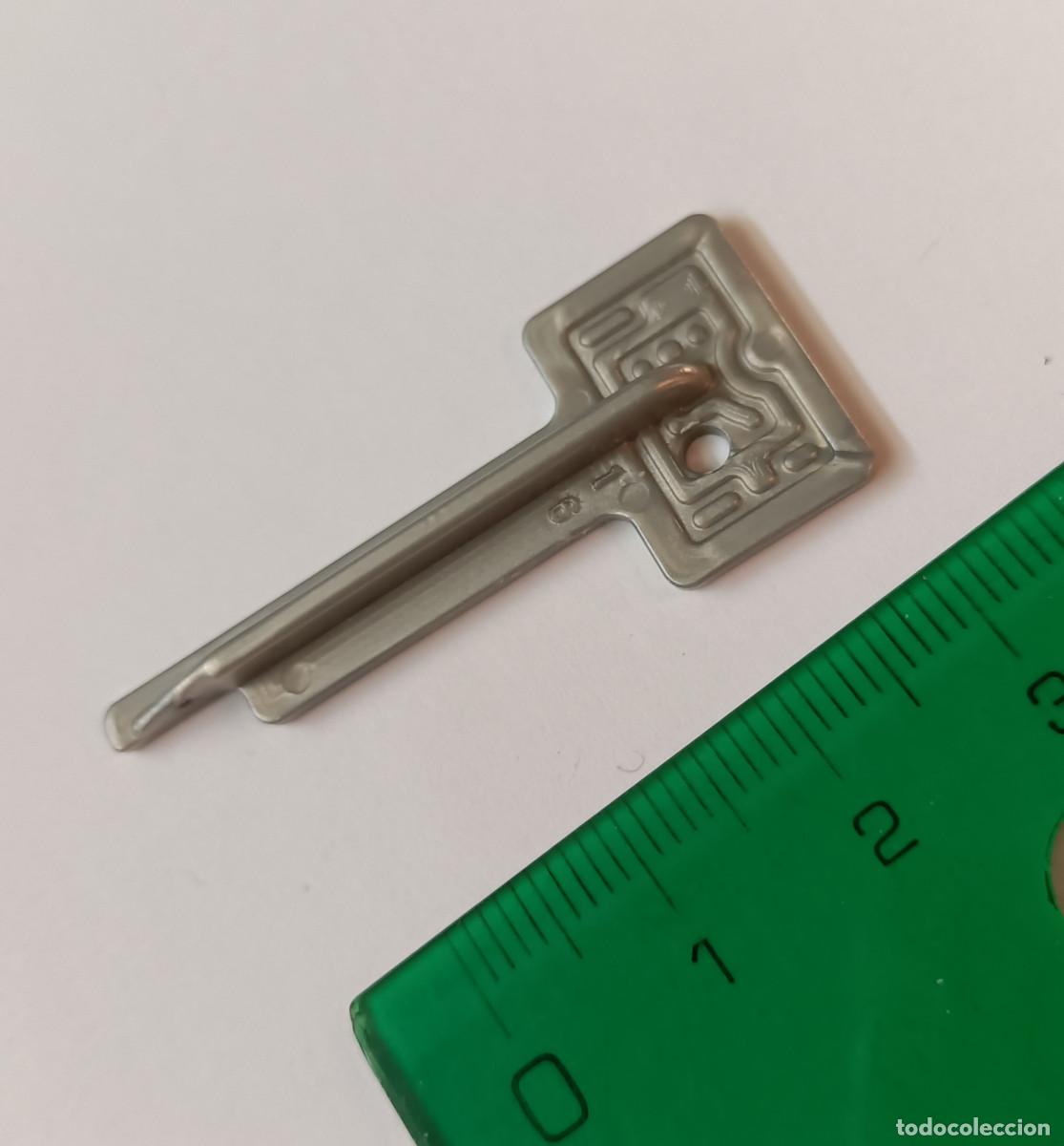 Figuras de goma Kinder: kinder k00 00 llave micro chip microchip de telefono - Foto 1