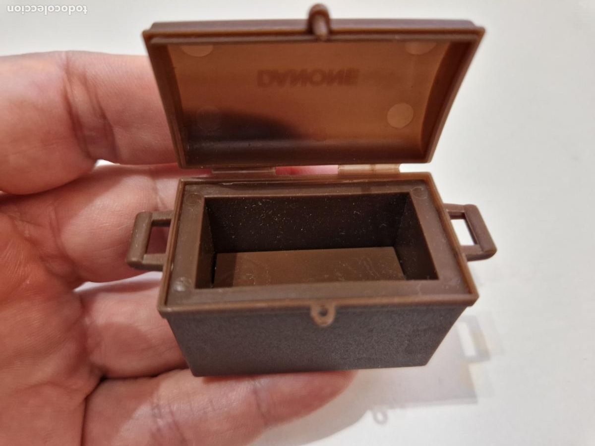 Figuras de Goma y PVC: Juguete antiguo truco regalo premium figura pvc juego de magia Danone cofre misterioso baul