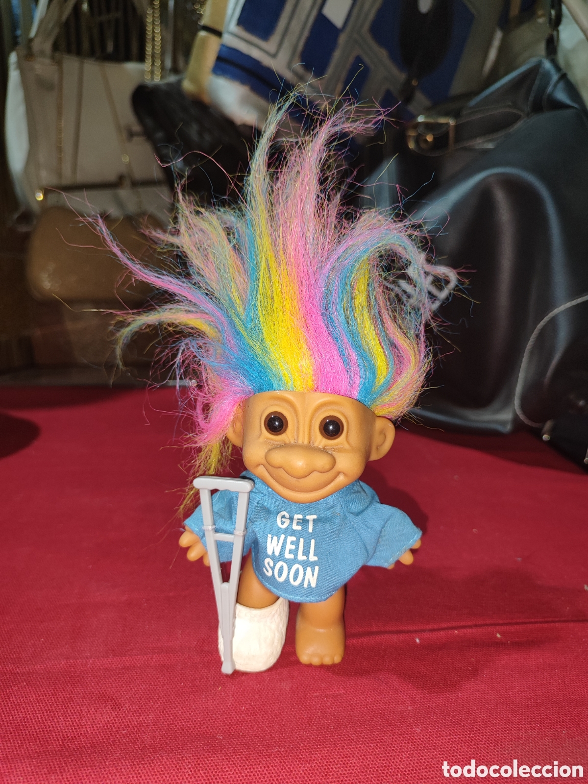 Figuras de Goma y PVC: Gracioso troll a&ntilde;os 80 con escayola y muleta Get Well Soon
