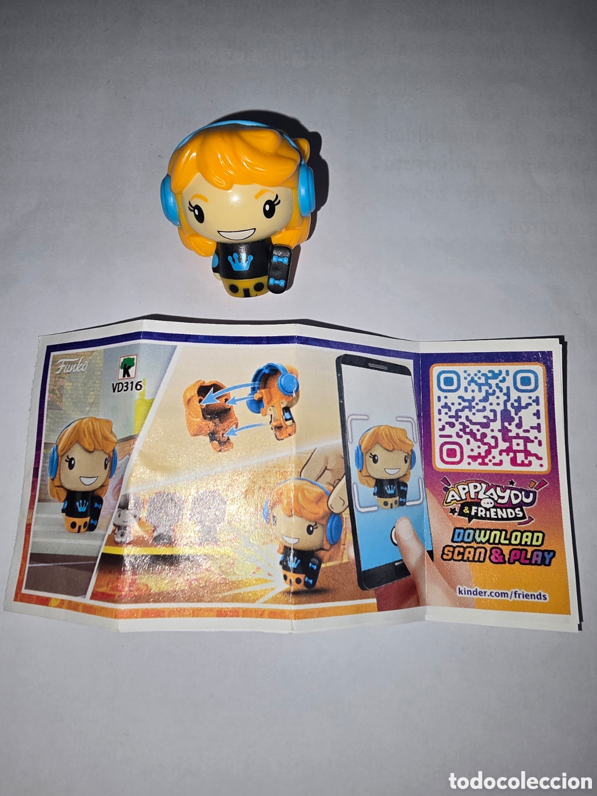 Figuras de Goma Kinder: Figura kinder Joy Funko VD316 + bpz mu&ntilde;eco colecci&oacute;n premium sorpresa m&uacute;sica cascos radio monopat&iacute;n