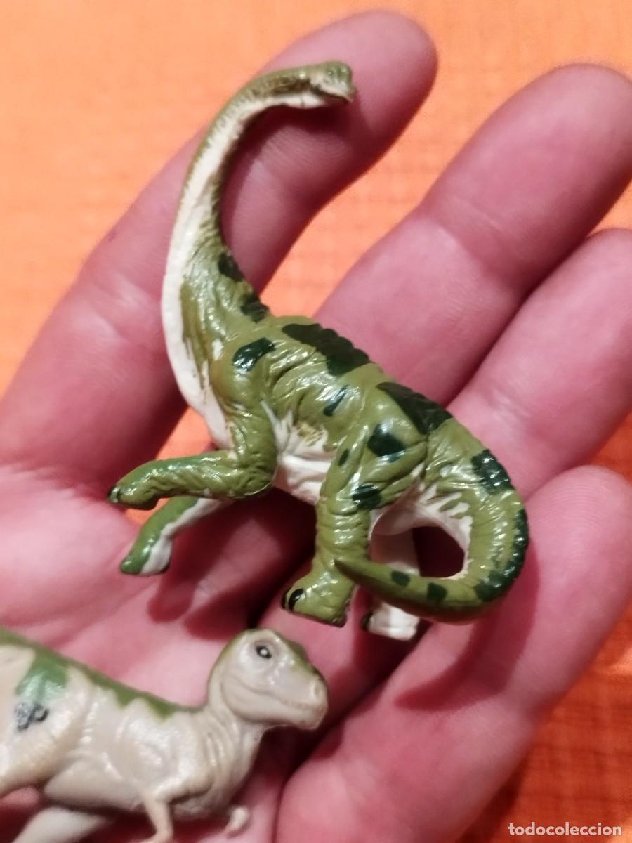 Figuras de goma y PVC: Dos figuras, mu&ntilde;ecos de dinosaurios. hatchling, Brachiosaurus. - Foto 2