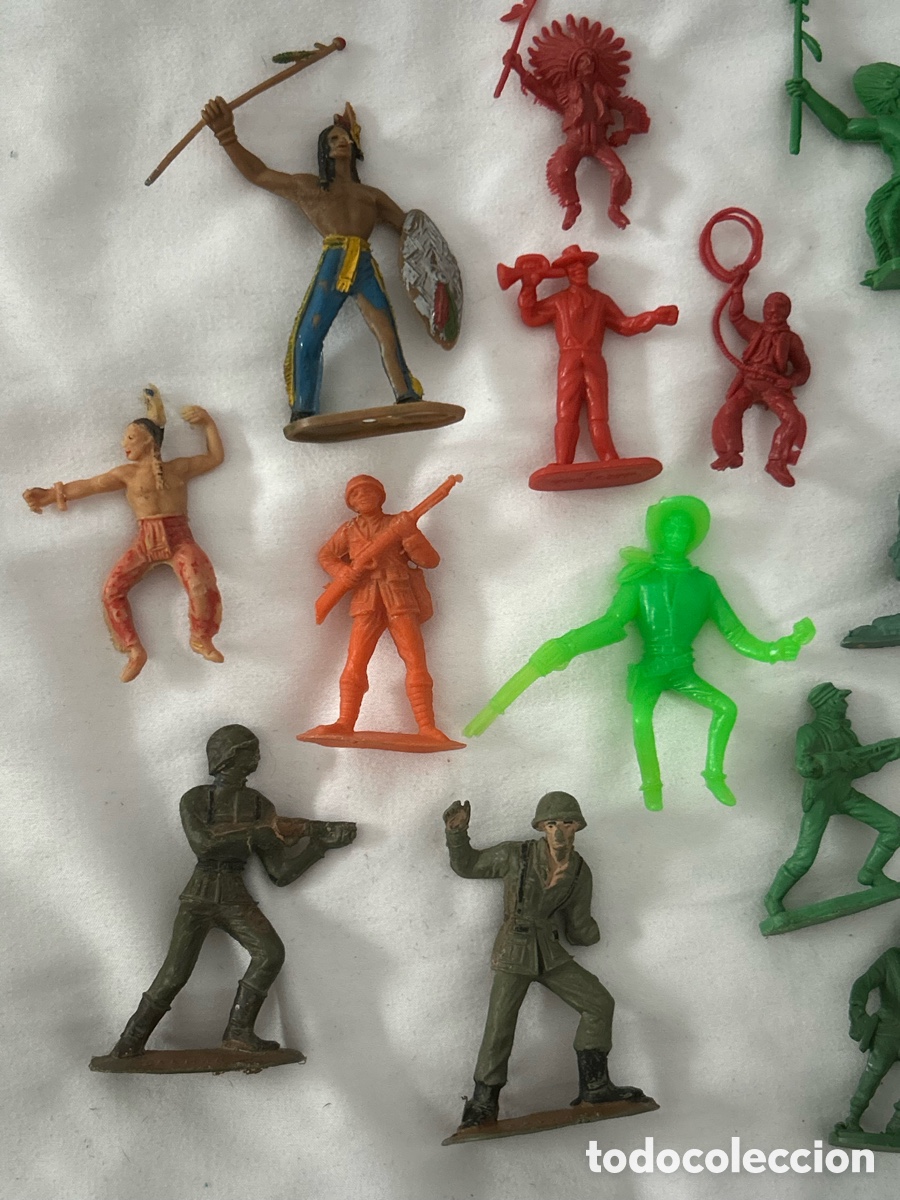 Figuras de goma y PVC: Lote indios y vaqueros pl&aacute;stico - Foto 2