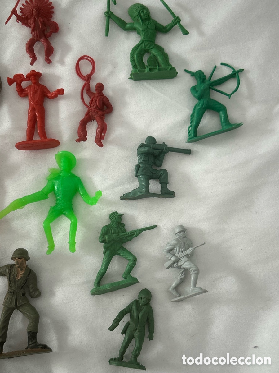 Figuras de goma y PVC: Lote indios y vaqueros pl&aacute;stico - Foto 3