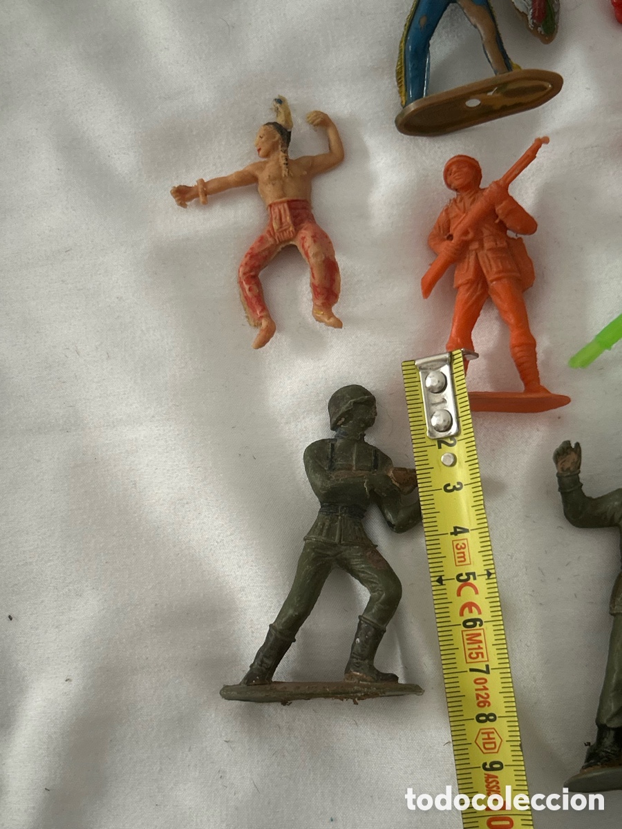 Figuras de goma y PVC: Lote indios y vaqueros pl&aacute;stico - Foto 4