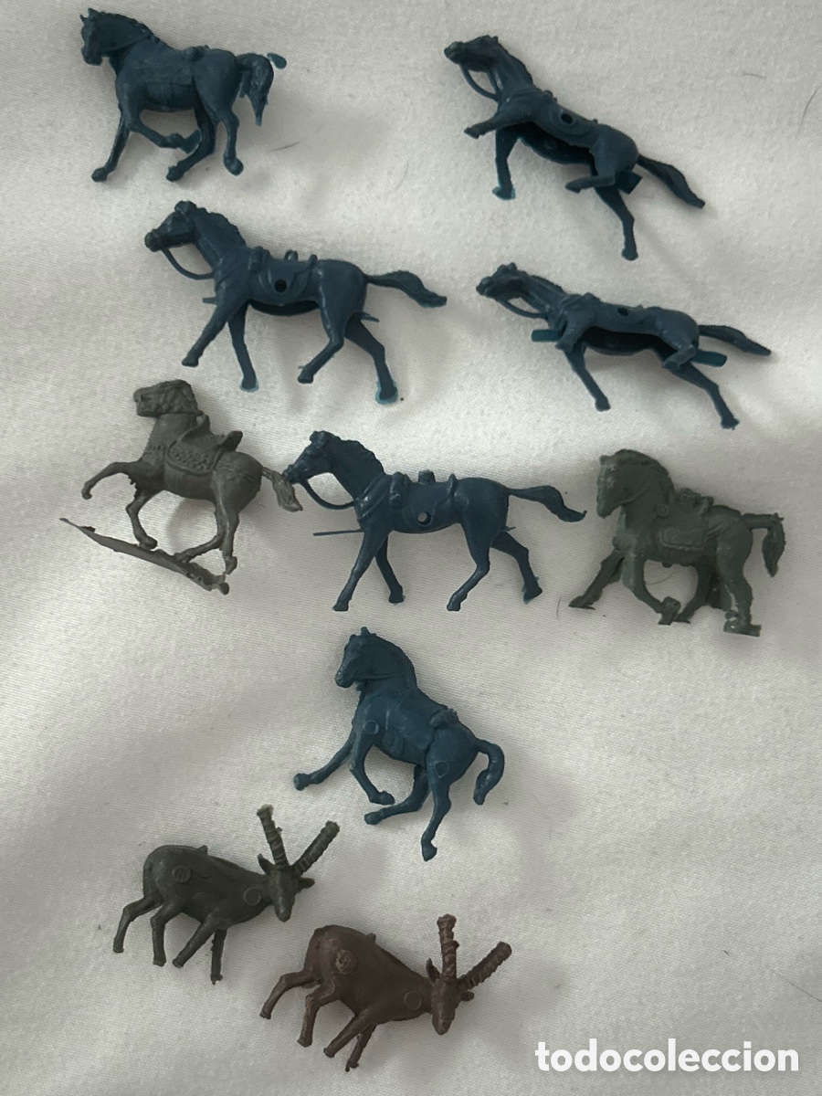 Figuras de Goma y PVC: Lote figuras de pl&aacute;stico caballos animales