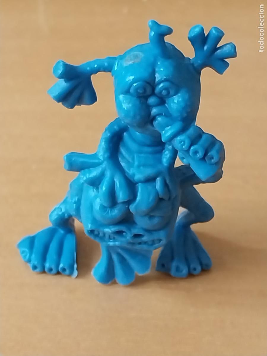 Figuras de Goma y PVC: DUNKIN MONSTRUOSCOPIA FIGURA PL&Aacute;STICO AZUL 4.34CMS ALTO MU&Ntilde;ECO ORIGINAL
