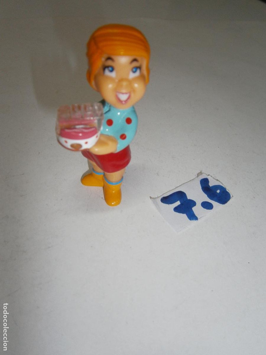 Figuras de Goma y PVC: FIGURA DE GOMA O PVC - MUJER CON TARTA