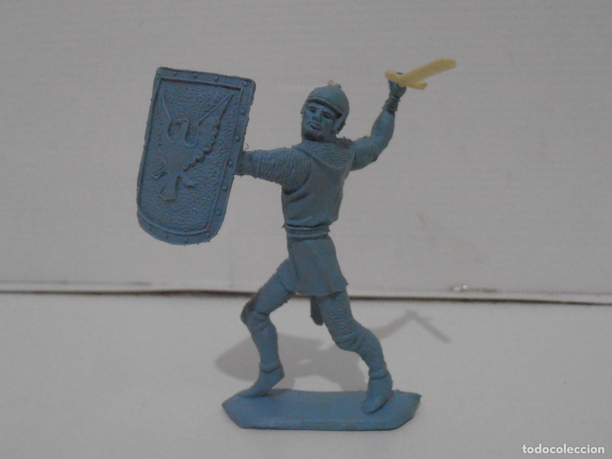 Figuras de Goma y PVC: FIGURA PLASTICO CRUZADOS COMANSI MONOCOLOR, ARMAS Y ESCUDOS DESMONTABLES, 65MM A&Ntilde;O 1962