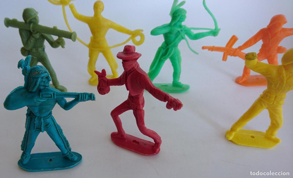 Figuras de goma y PVC: LOTE DE FIGURAS DE INDIOS VAQUEROS Y MILITARES DE COMANSI - Foto 4