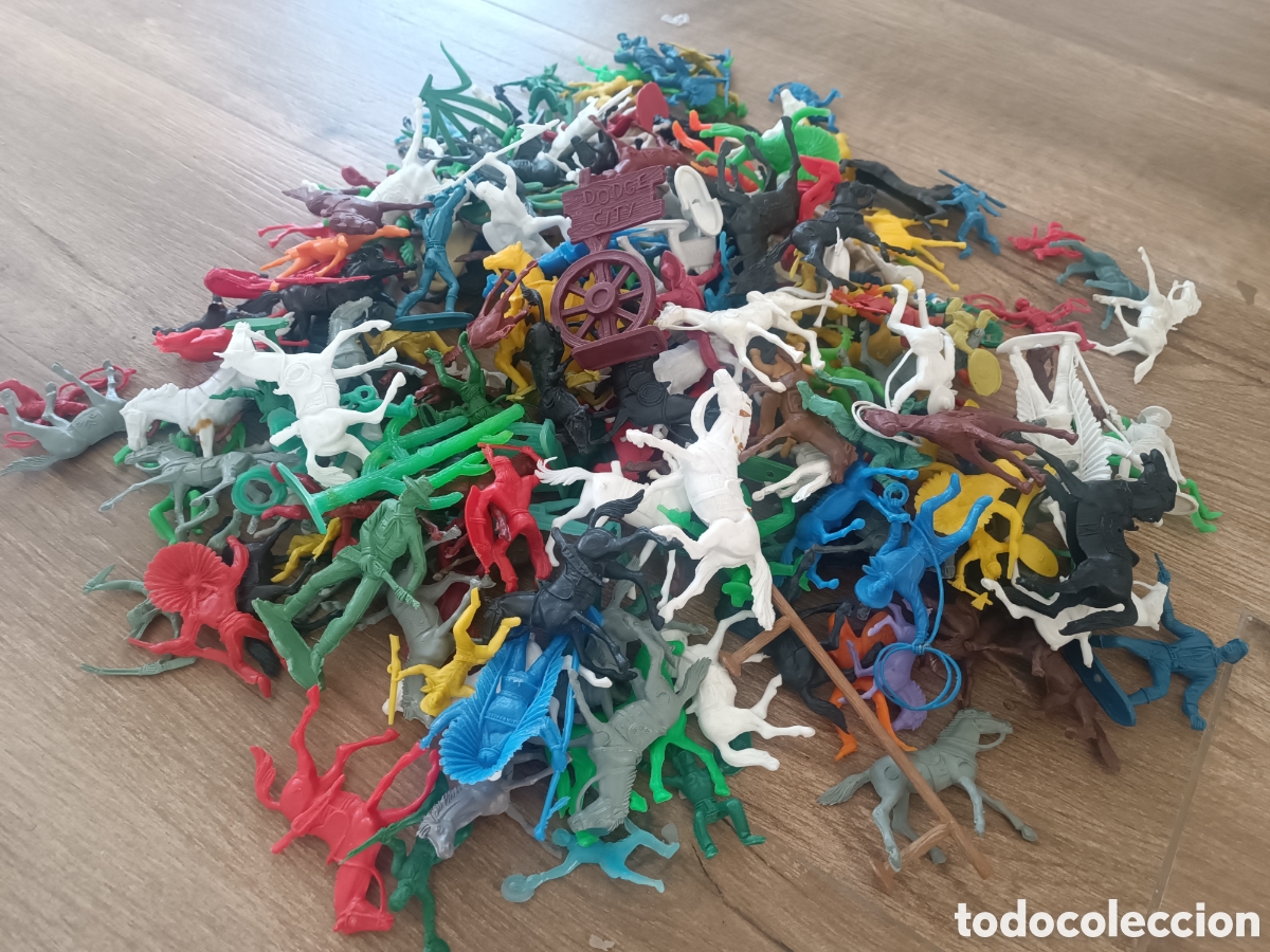 Figuras de Goma y PVC: Lote de unos dos cientas piezas Comansi y otros