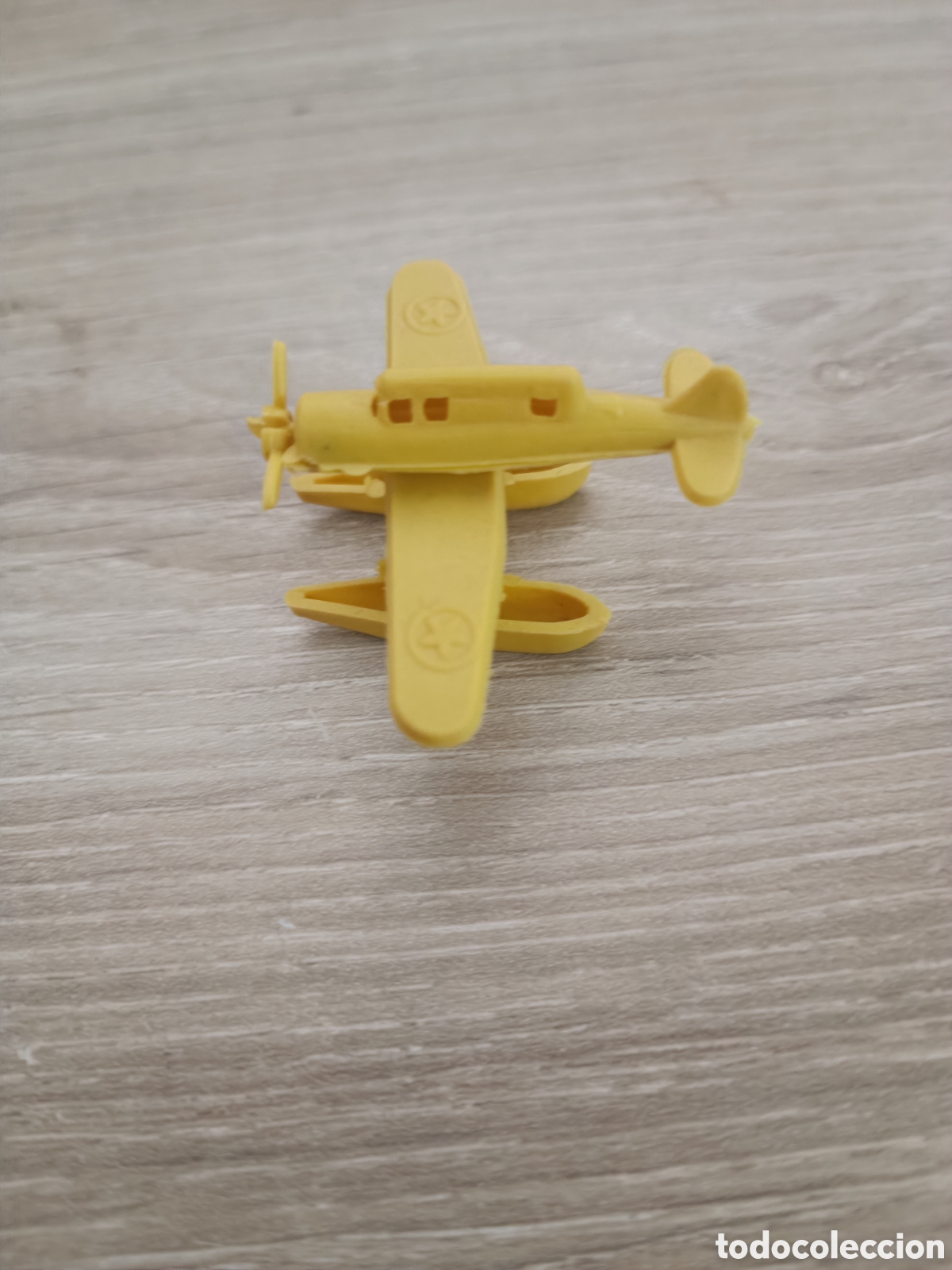 Figuras de Goma y PVC: Hidroavi&oacute;n de color amarillo - montaplex