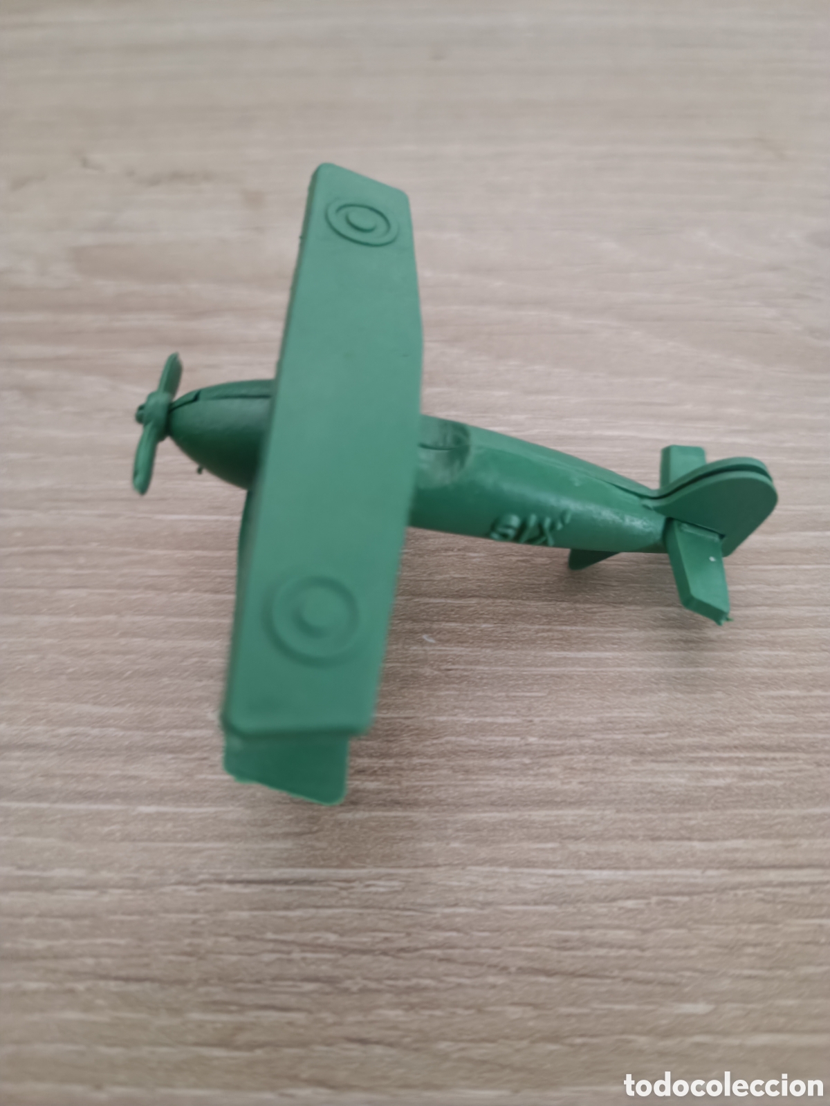 Gummi- und PVC-Figuren: Avi&oacute;n Six verde - montaplex