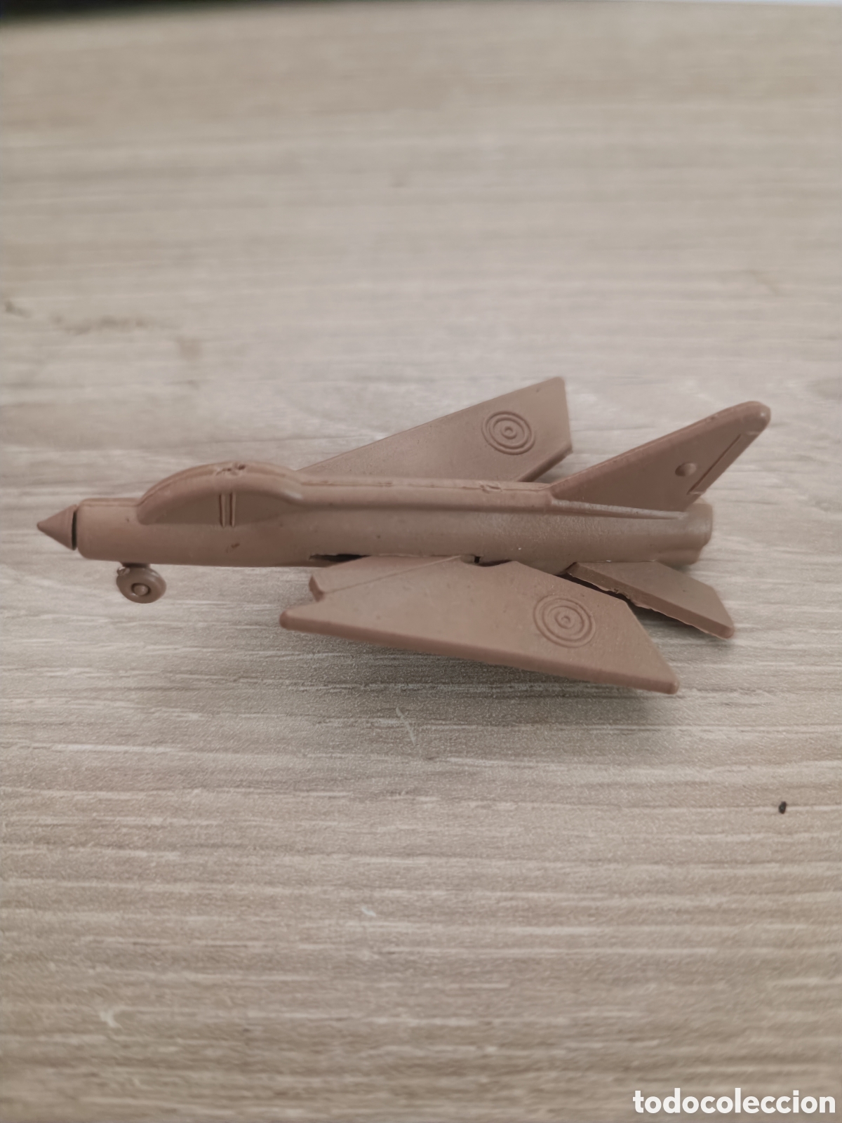 Figuras de Borracha e PVC: Avi&oacute;n Lightning - color marr&oacute;n - montaplex