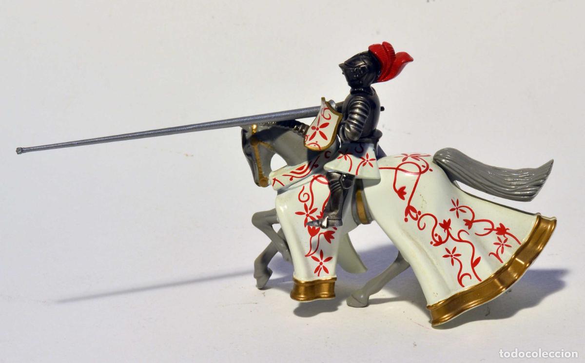 Figuras de Goma y PVC: BRITAINS - CABALLERO MEDIEVAL DE TORNEO - METAL - 1997 - A CABALLO CON LANZA