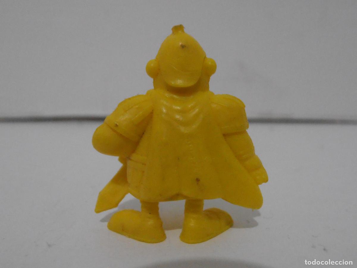Figuras de goma y PVC: FIGURA DUNKIN ASTERIX, CENTURION ROMANO, AMARILLO - Foto 2