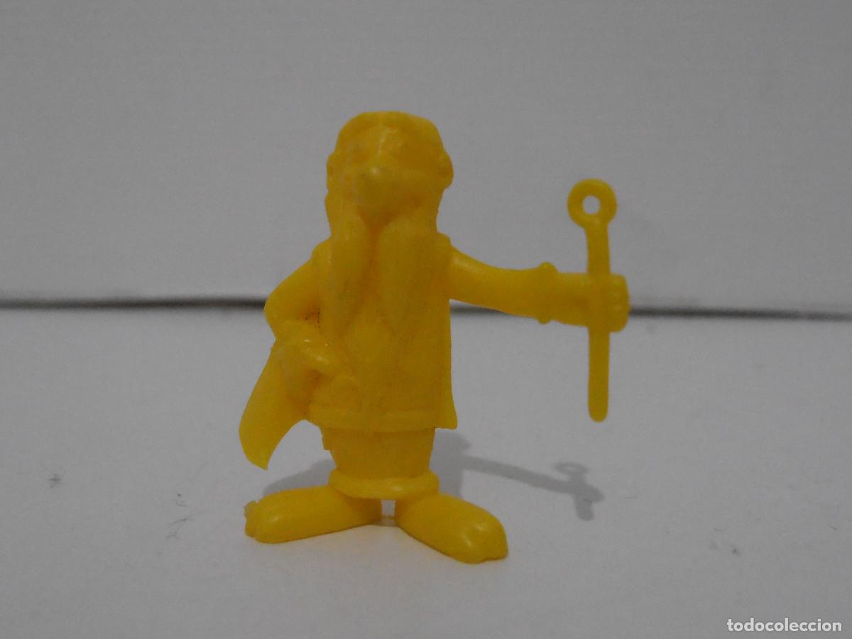 Figuras de Goma y PVC: FIGURA DUNKIN ASTERIX, PANORAMIX AMARILLO