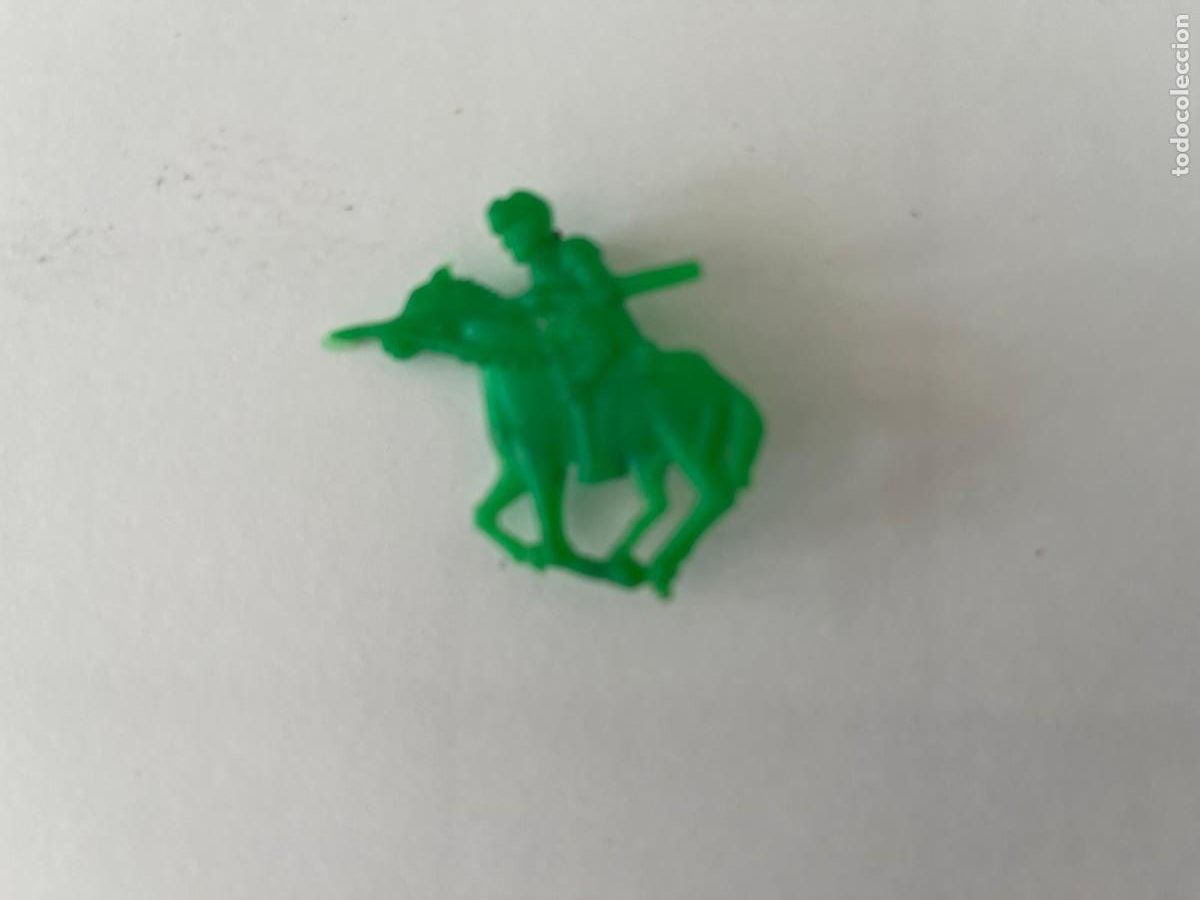 Figuras de Goma y PVC: Pin pl&aacute;stico jinete mediaval pipas churruca Valencia