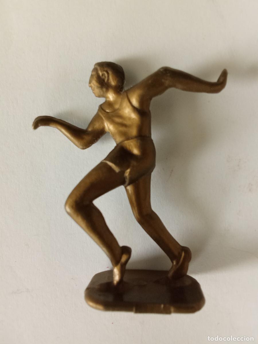 Figuras de Goma y PVC: Figura en pl&aacute;stico atletismo Serie Olimpiadas promocional Conguitos.