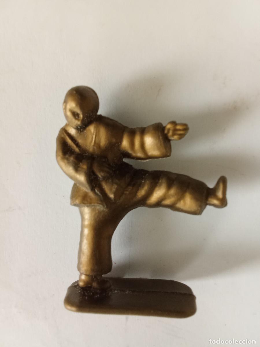 Figuras de Goma y PVC: Figura en pl&aacute;stico judo Serie Olimpiadas promocional Conguitos.