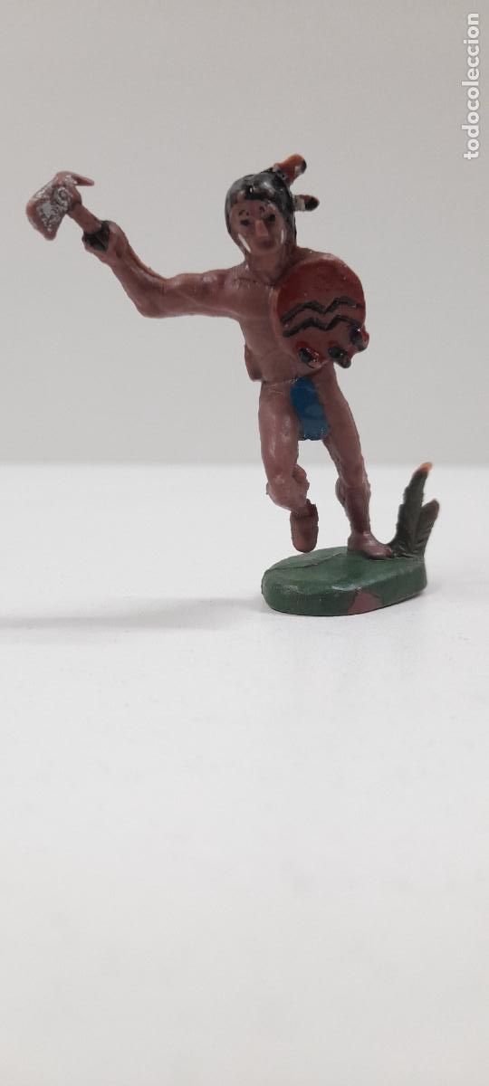Figuras de Goma y PVC: GUERRERO INDIO ATACANDO CON HACHA . REALIZADO POR ASTER . ORIGINAL A&Ntilde;OS 60