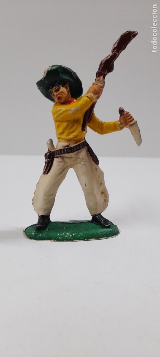 Figuras de Goma y PVC: VAQUERO CON RIFLE Y PU&Ntilde;AL . REALIZADO POR PECH . ORIGINAL A&Ntilde;OS 50 EN GOMA