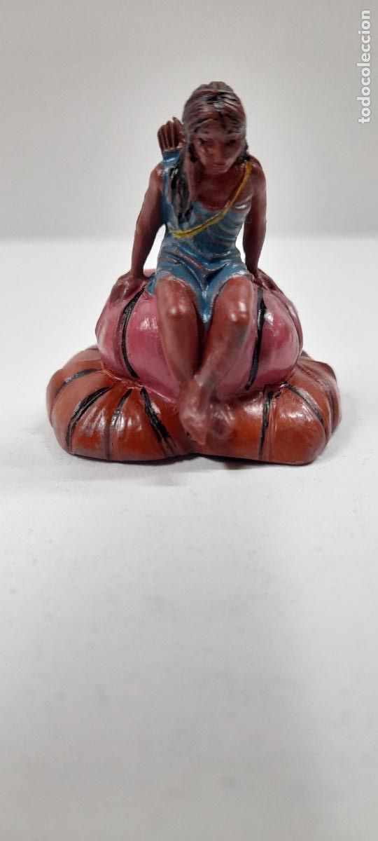 Figuras de Goma y PVC: DIFICIL FIGURA INDIA SENTADA SOBRE FARDOS . REALIZADA POR PECH . ORIGINAL A&Ntilde;OS 50 EN GOMA