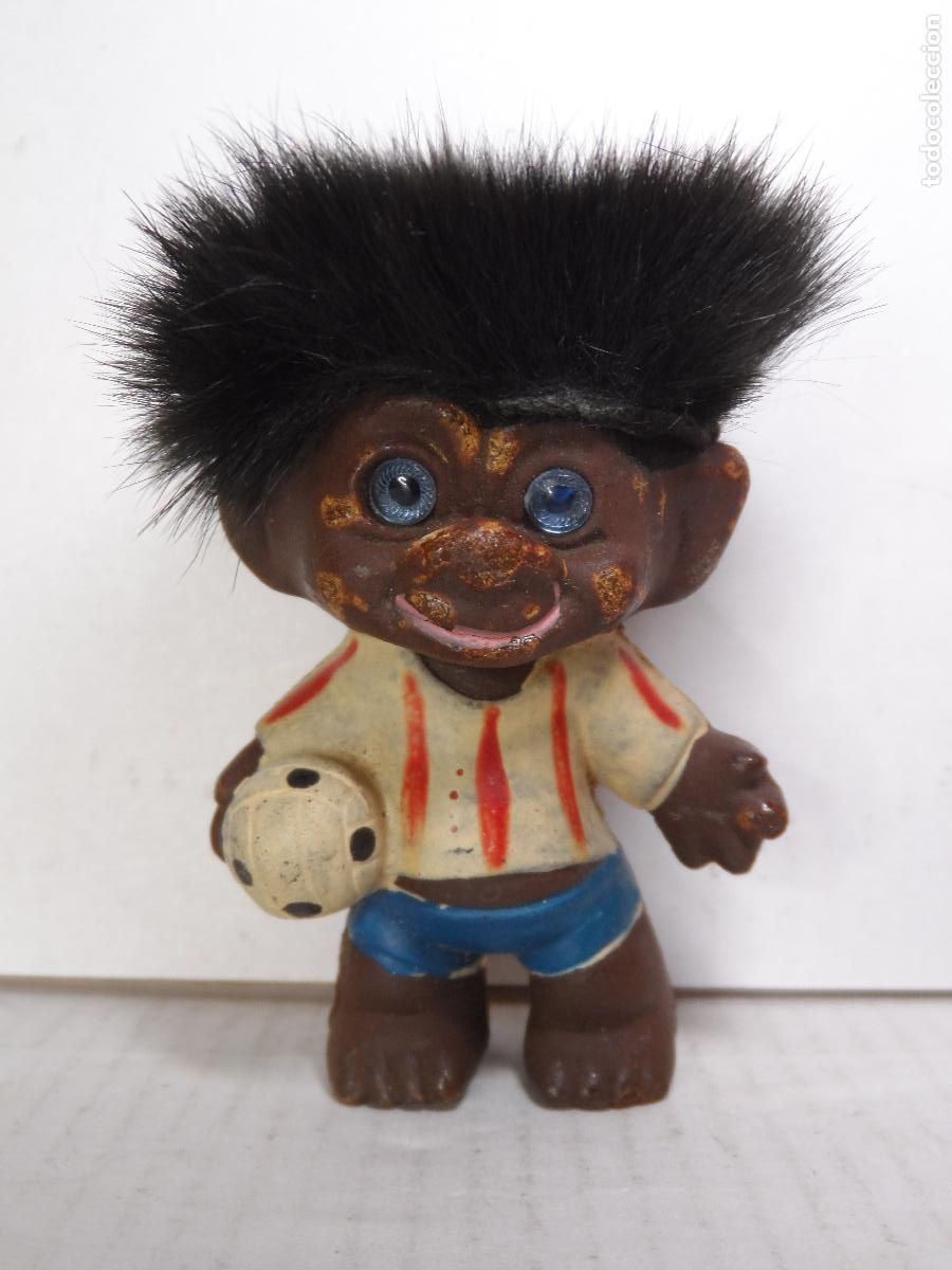 Figuras de Goma y PVC: FIGURA PVC TROLL MAGVI JUGADOR F&Uacute;TBOL ATLETICO DE MADRID A&Ntilde;OS 60