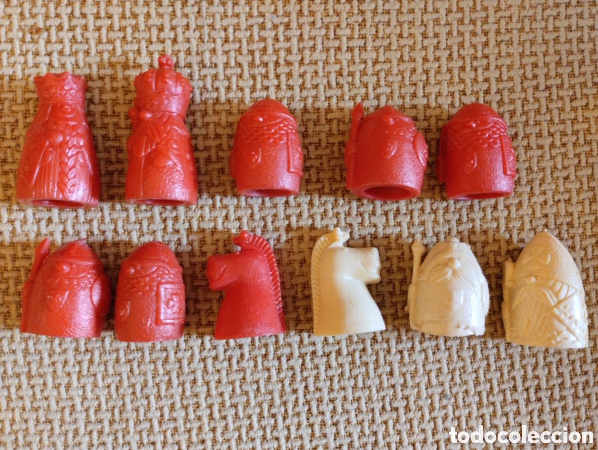 Figuras de goma y PVC: Lote figuras Ajedrez Dunkin - Foto 1