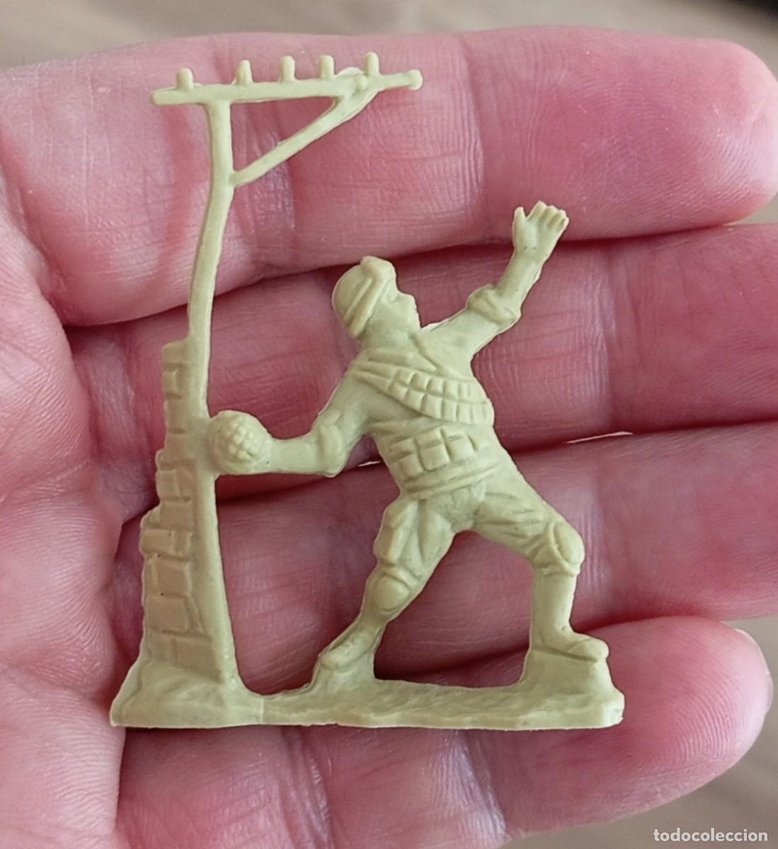 Figuras de Goma y PVC: PEDIDO M&Iacute;NIMO 3 EUROS. Juguete Soldadito de pl&aacute;stico