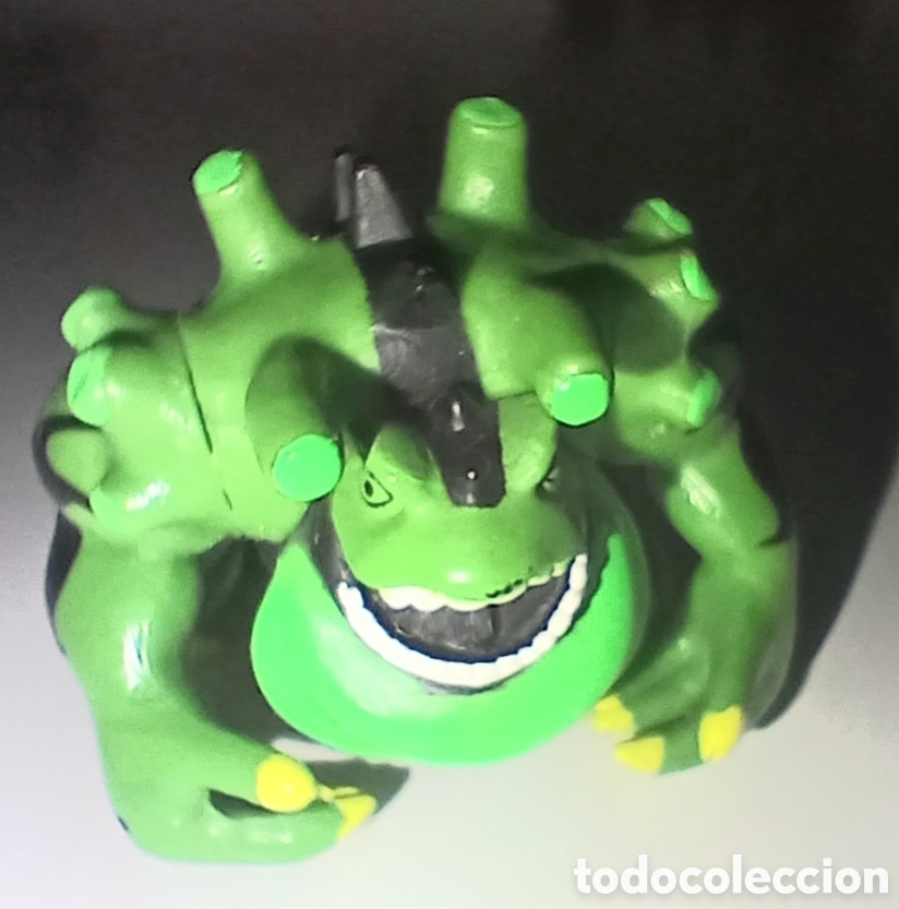 Figuras de Goma y PVC: figura PV Toxitoad, una criatura resonante de la serie de videojuegos y coleccionables Invizimals