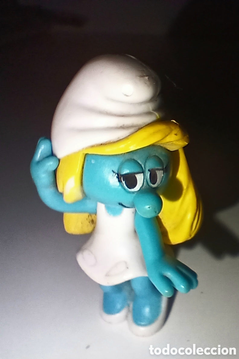 Figuras de Goma y PVC: Figura PVC coleccionable de Pitufina, un personaje ic&oacute;nico de la serie &rdquo;Los Pitufos&rdquo;.