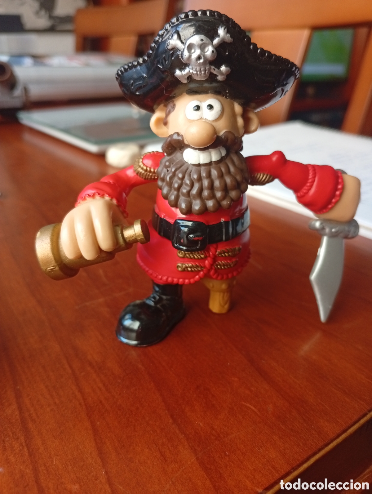 Figuras de Goma y PVC: MU&Ntilde;ECO FIGURA PVC PIRATA CAPITAN ROJO ARTICULADO PINTADO A MANO 10 CM