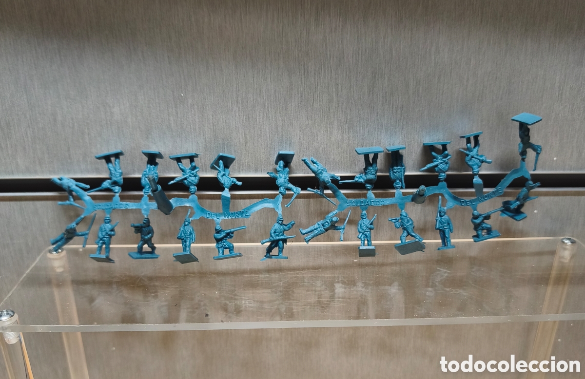 Figuras de Goma y PVC: Lote dos coladas soldados del norte