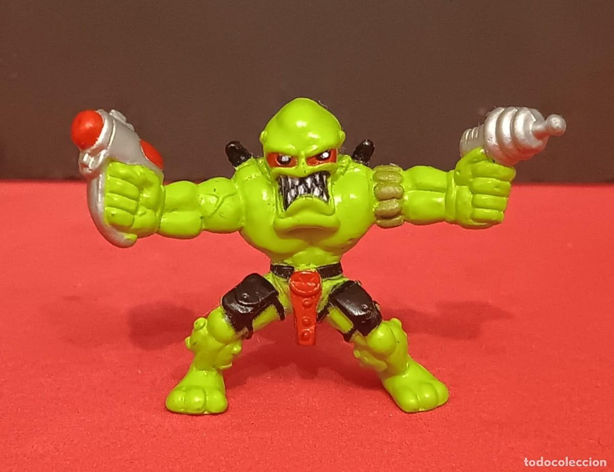 Figuras de Goma y PVC: MINI FIGURA DE GOMA PVC GUERREROS MONSTRUOS SERIE FISTFUL OF POWER MOOSE TOYS 2004