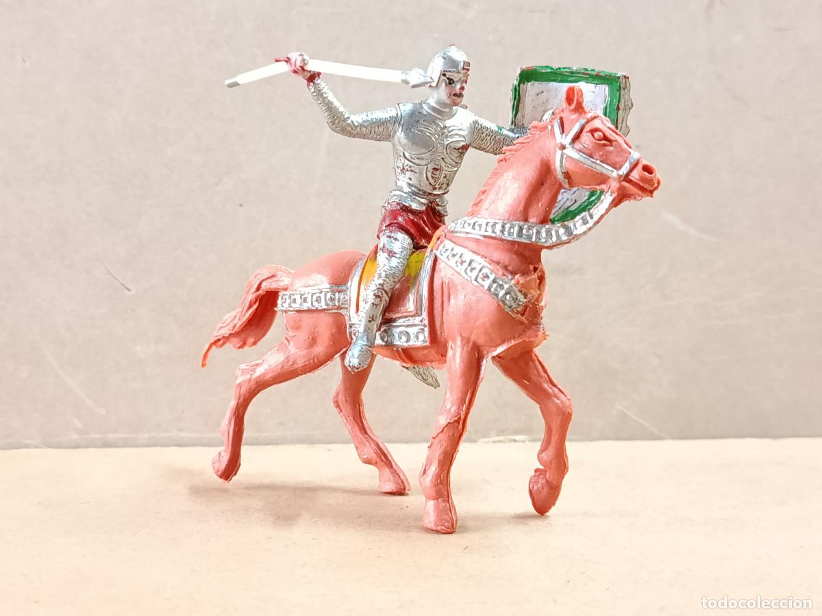 Figuras de Goma y PVC: FIGURA DE PL&Aacute;STICO CABALLERO MEDIEVAL A CABALLO COMANSI