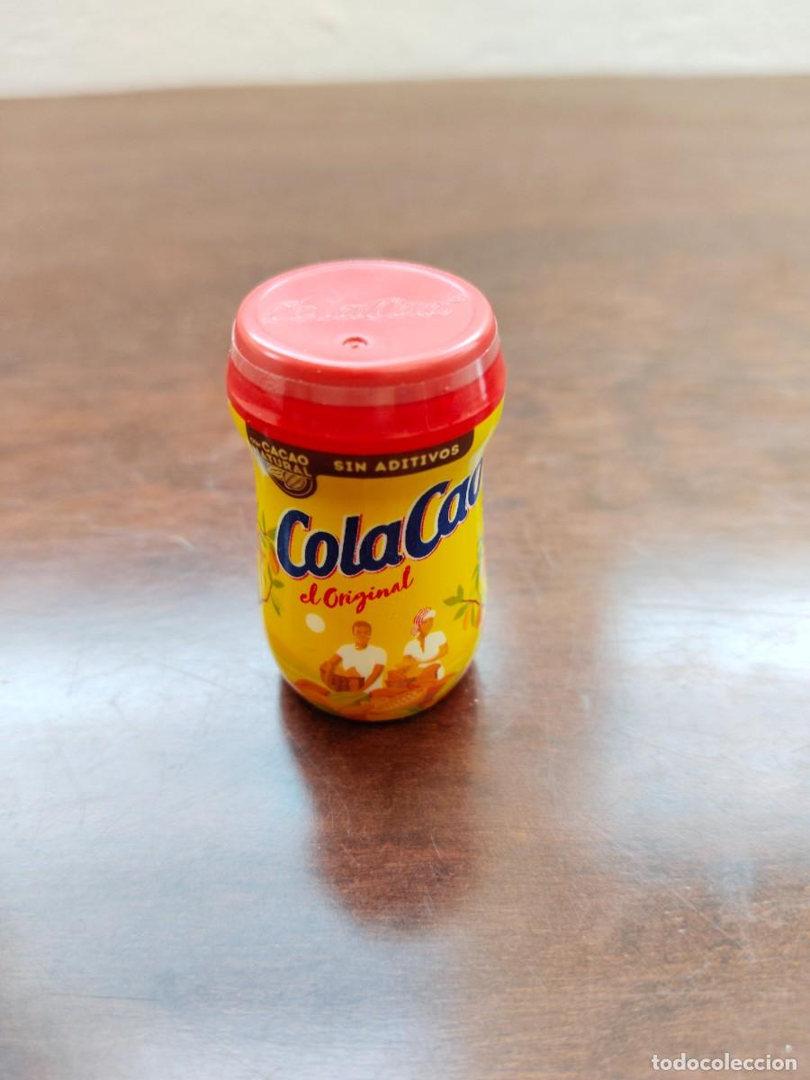 Figuras de Goma y PVC: Botecito fiel r&eacute;plica de Cola Cao. 4 cm.