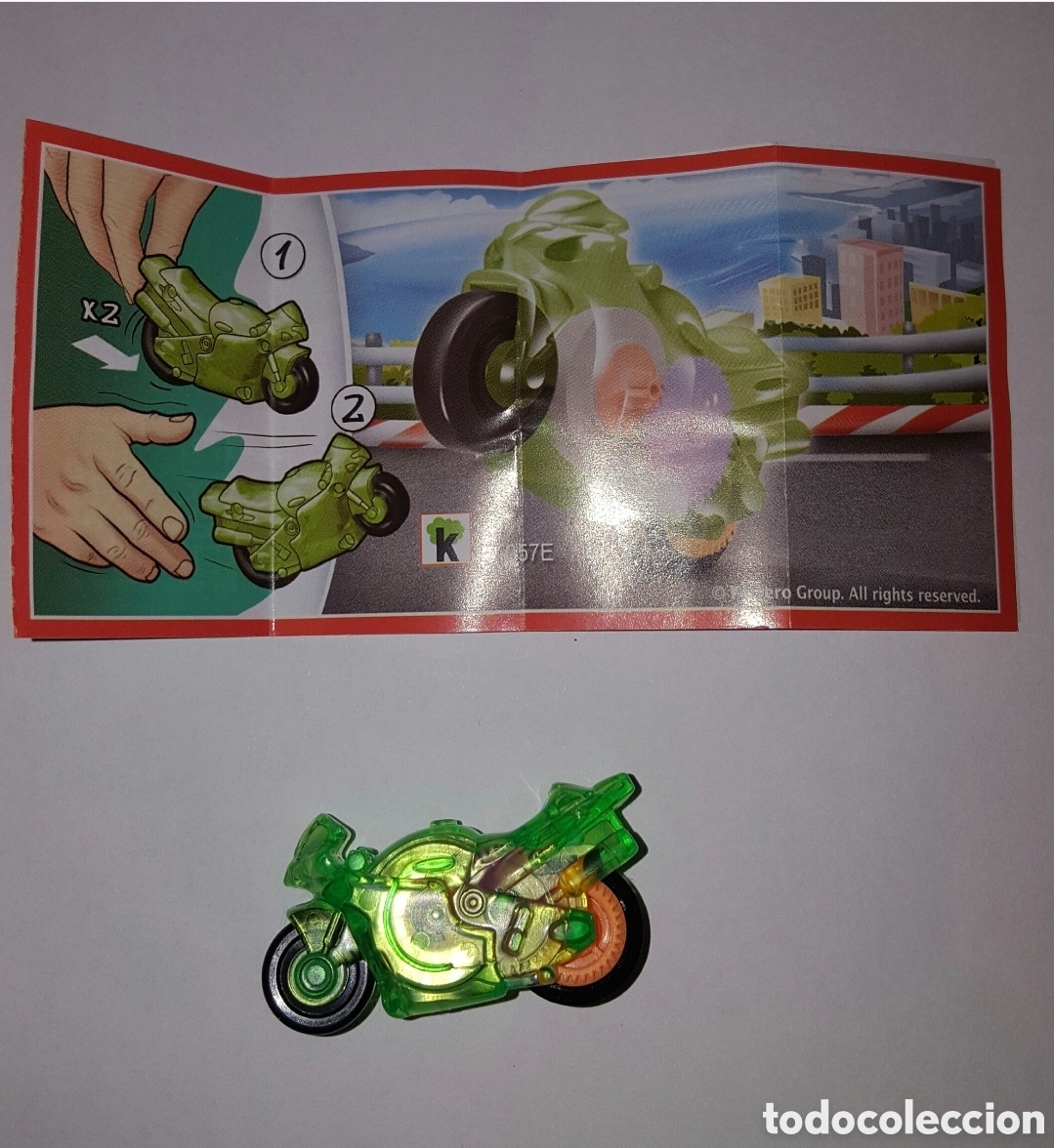 Figuras de Goma Kinder: Figura kinder moto carreras races verde FT057E + bpz papel mu&ntilde;eco huevo sorpresa nuevo deportes