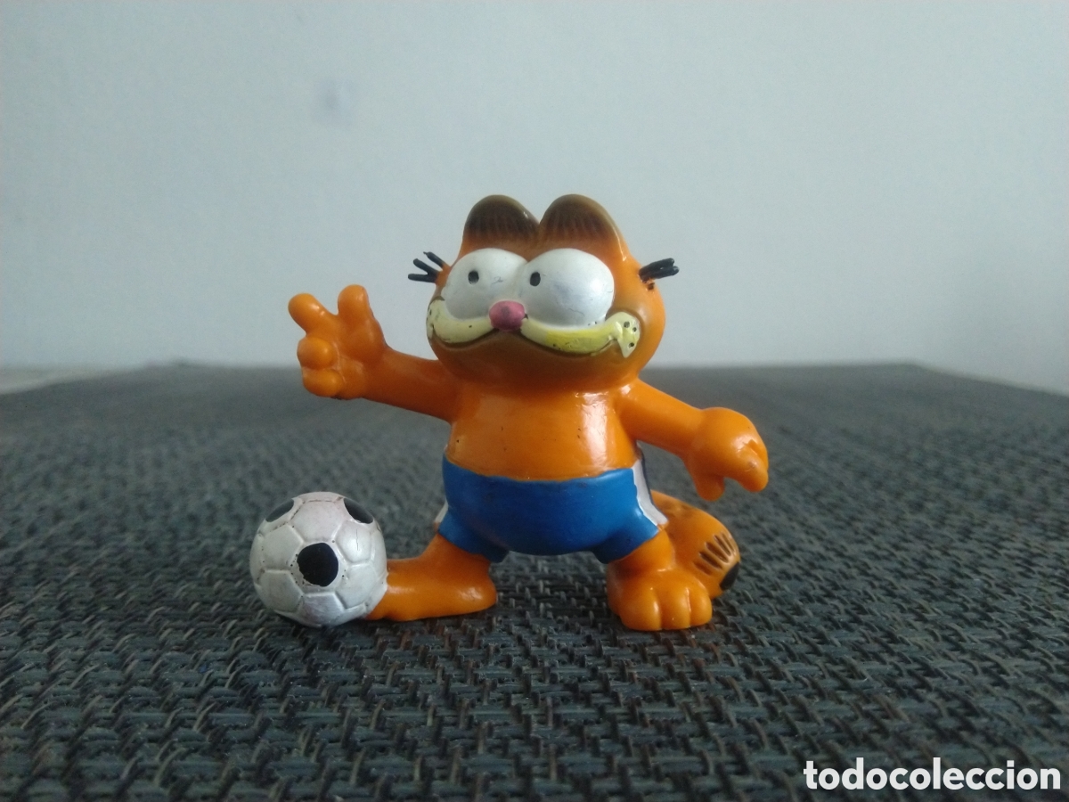 Figuras de Goma y PVC: FIGURA PVC GARFIELD BULLY COMICS TEBEOS JOHN ODDIE LASA&Ntilde;A GATO JUGANDO FUTBOL PELOTA FOOTBALL