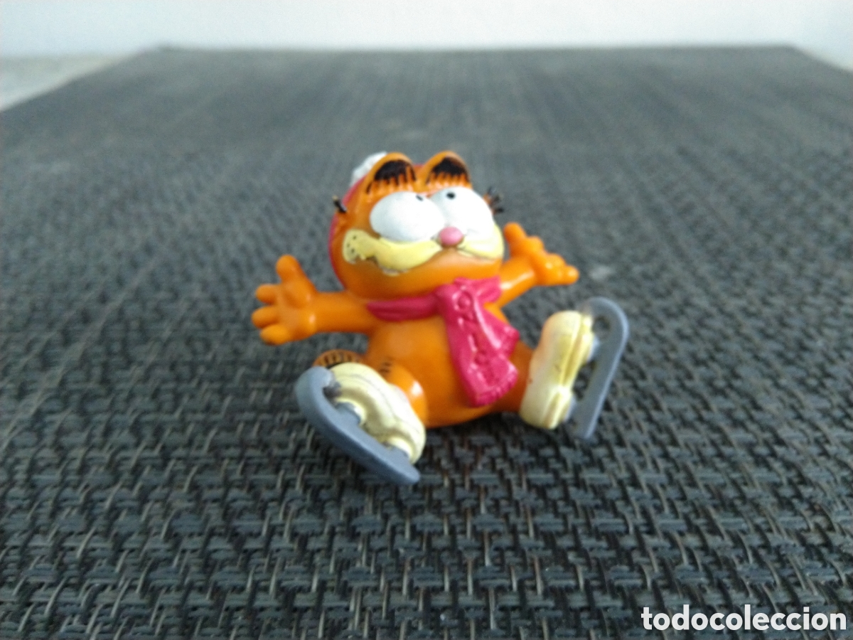 Figuras de Goma y PVC: FIGURA PVC GARFIELD BULLY COMICS TEBEOS JOHN ODDIE LASA&Ntilde;A GATO PATINES DE HIELO SOBRE