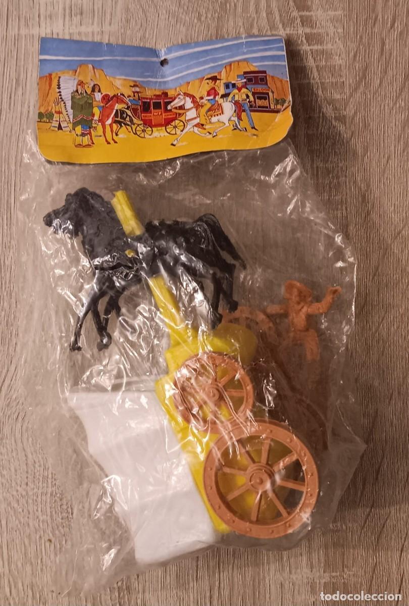 Figuras de Goma y PVC: ANTIGUA FIGURA CARROZA CON CABALLOSY PISTOLERO VAQUERO OESTE EN SU BLSITER ORIGUNAL A&Ntilde;OS 80