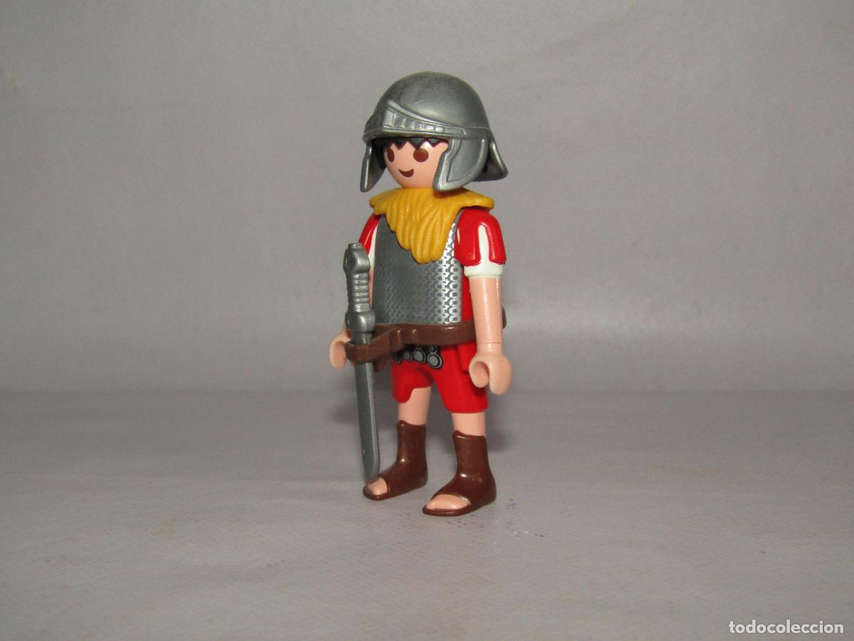 Figuras de Goma y PVC: Antiguo Guerrero Medieval con Estandarte a Caballo en Goma de REAMSA