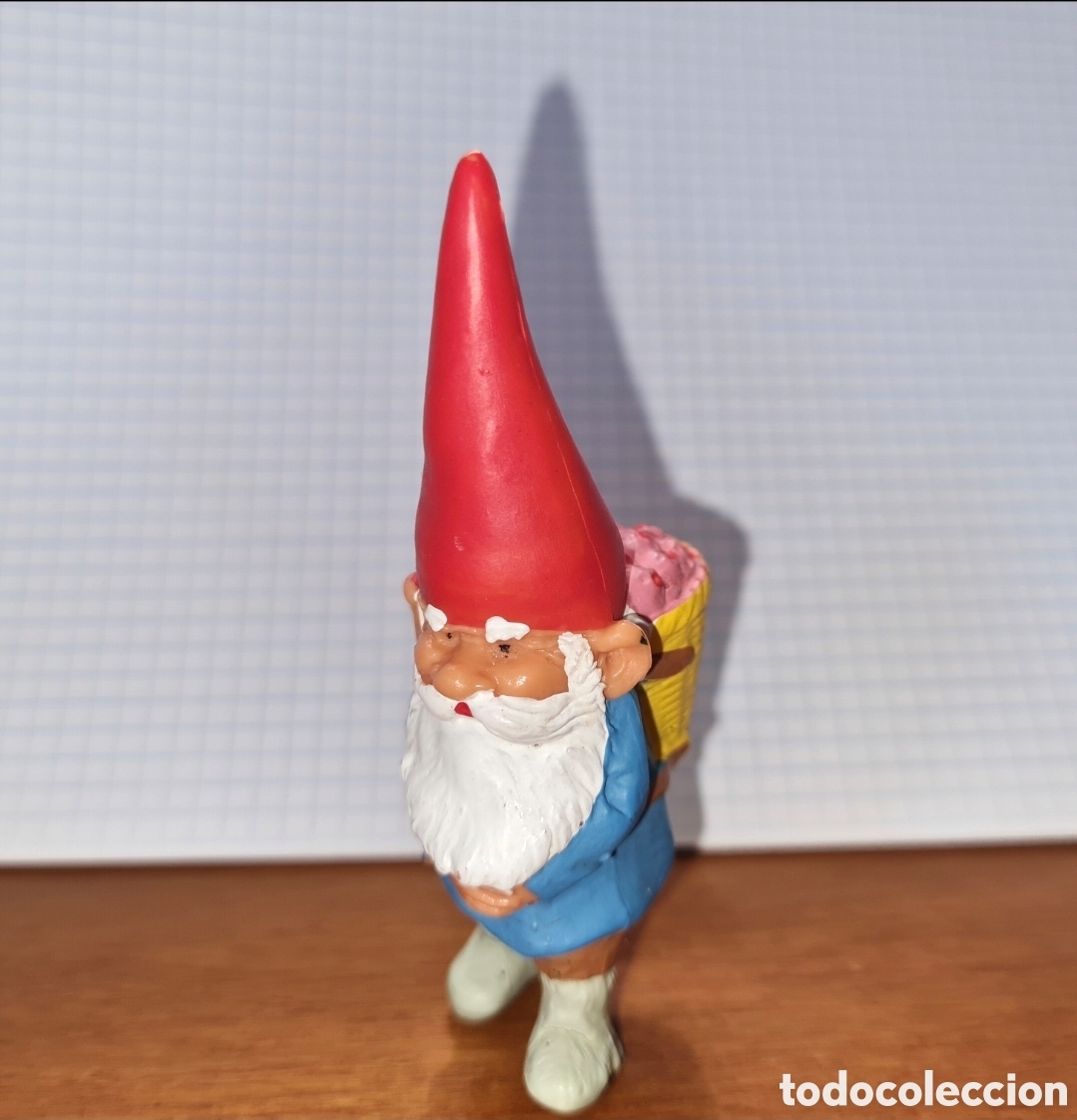 Figuras de Goma y PVC: Figura pvc goma David el gnomo con cestas frutas recolector BRB mu&ntilde;eco a&ntilde;os 80 90 dibujos animados