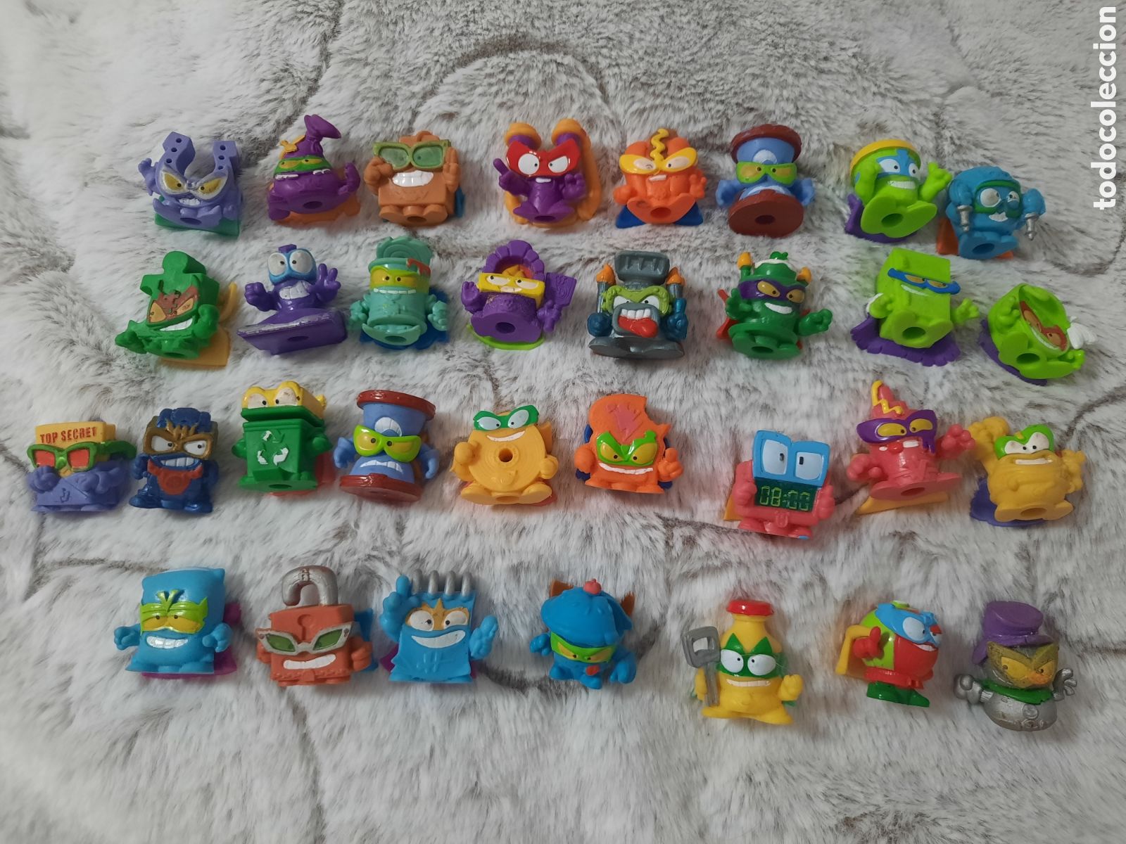 Figuras de Goma y PVC: SUPERTHINGS LOTE FIGURAS GOMA